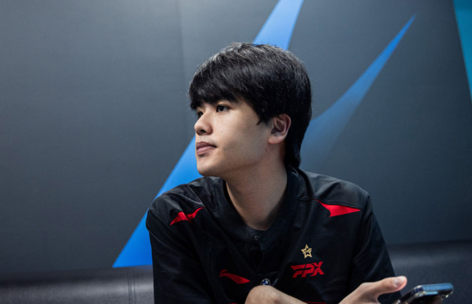 包含TES鏖战JDG，Lehends极限生还后反打焦点之战淘汰赛，点燃全场激情的词条