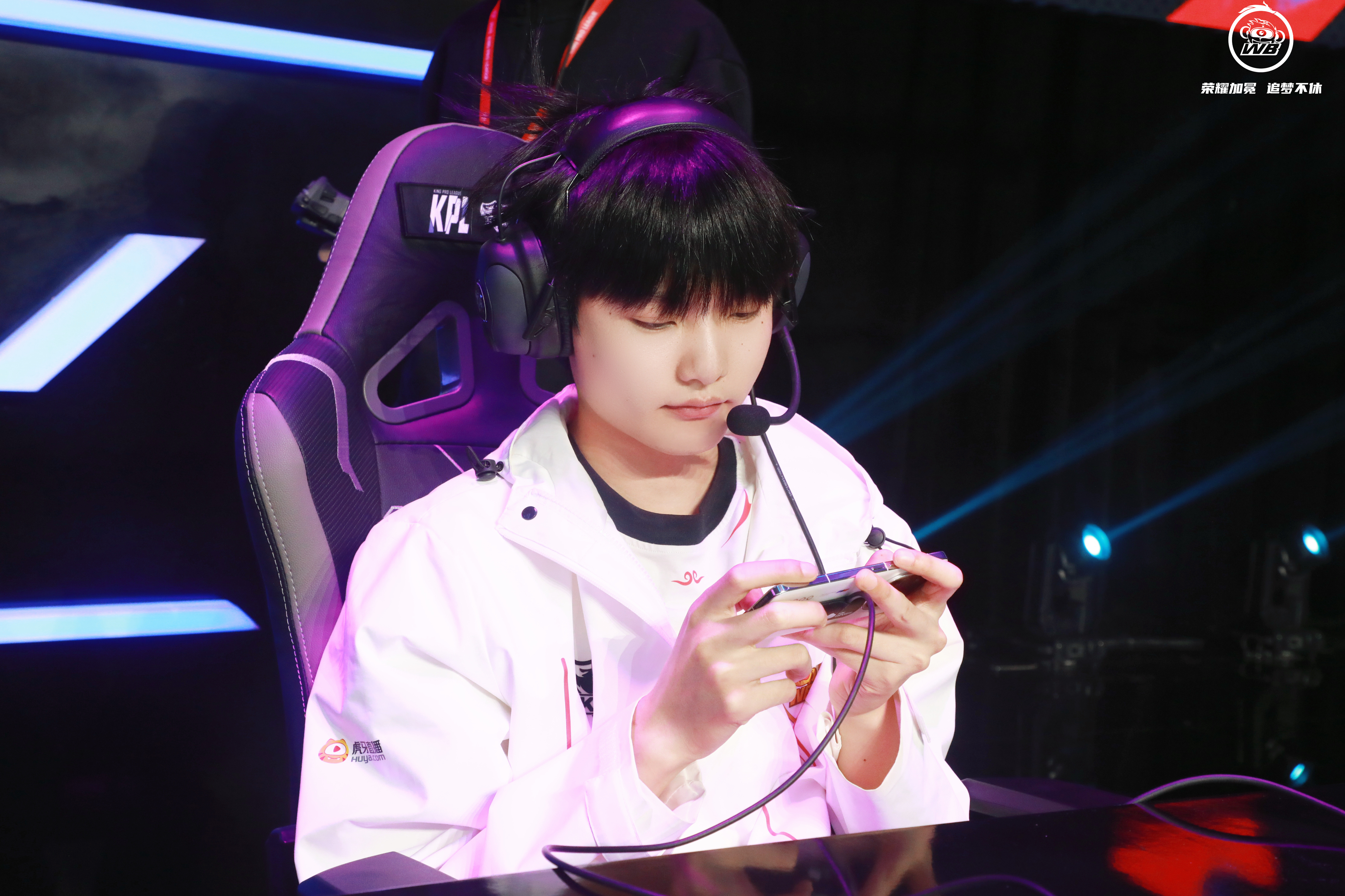 开云体育平台APP-包含WBG横扫C9，Scout极限生还后反打焦点之战成都决赛之夜，留下经典瞬间的词条